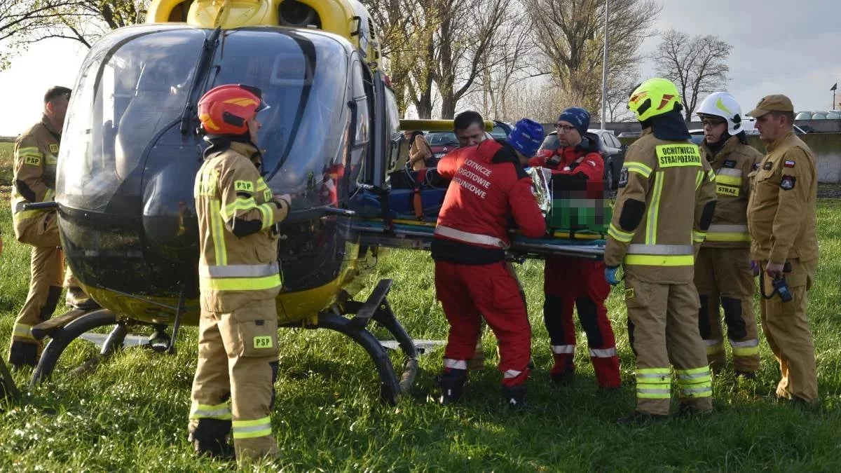 Dramatyczny wypadek z udziałem proboszcza. Duchownego na pielgrzymce przygniotła bryczka, rannego zabrał LPR