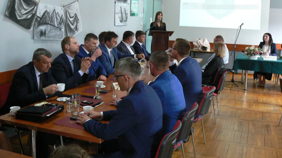 Wojewoda zobowiązała Radę Miejską w Pogorzeli. Pod lupą jest jeden z radnych. Czy doszło do konfliktu interesów?