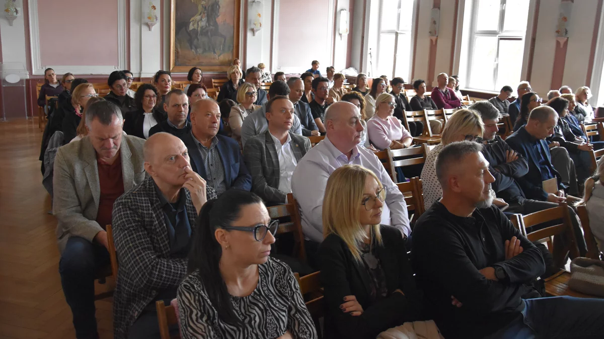 Sposób na bezpieczeństwo w szkołach. Podczas konferencji rozmawiali o tym, jak reagować, gdy zagrożenie staje się rzeczywistością