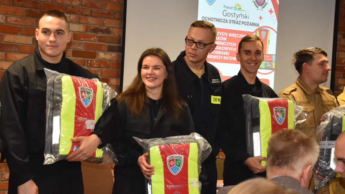 Pierwsi ratownicy otrzymali modułowe plecaki w myśli idei „sąsiad sąsiadowi ma pomóc”. Rozdano upoważnienia do kierowania ruchem