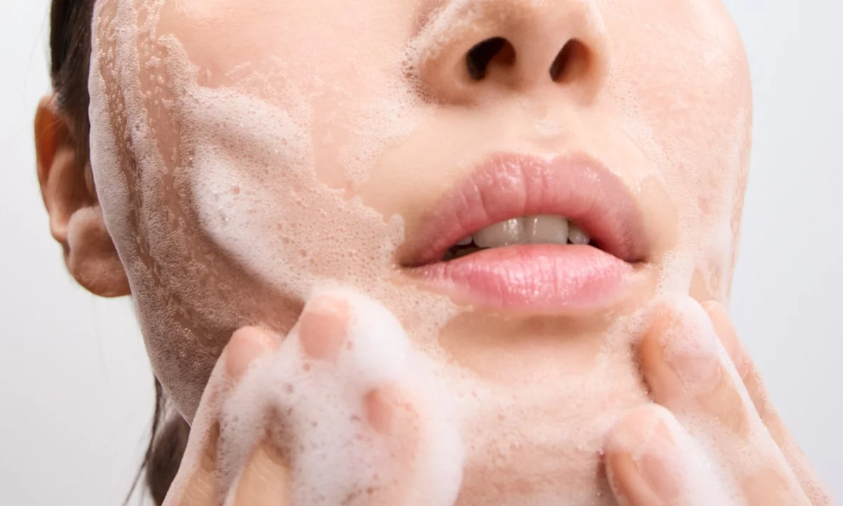 Najczęstsze problemy skórne u dzieci i dorosłych - przyczyny i codzienna pielęgnacja