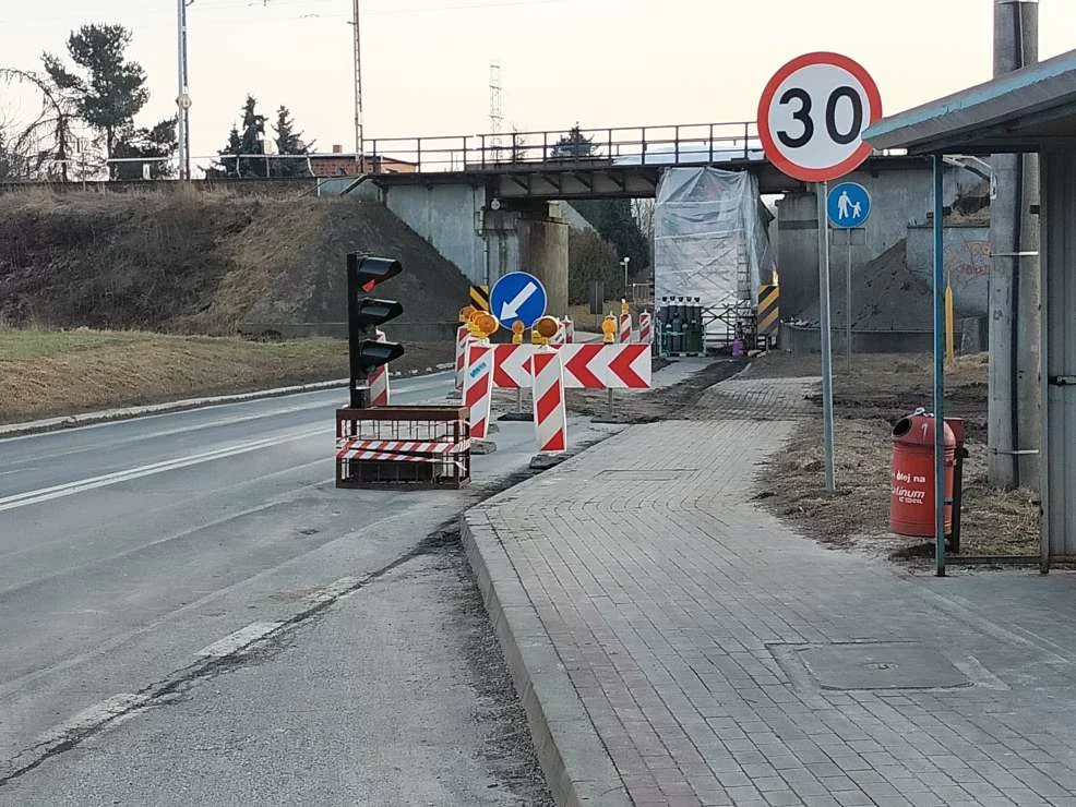 Utrudnienia na Wrocławskiej w Jarocinie. Do kiedy potrwają? [SONDA]