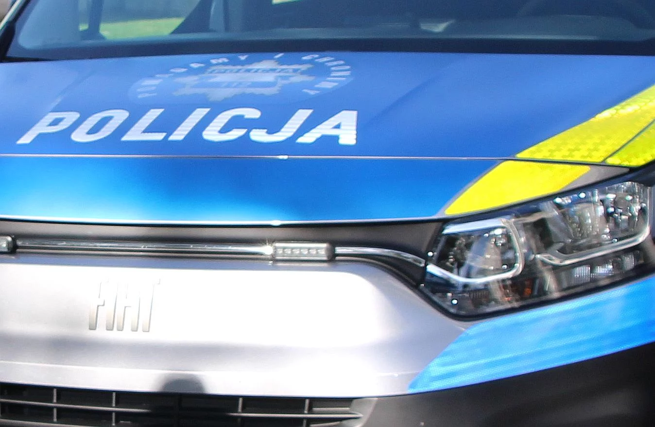 Jechał mazdą mimo sądowego zakazu i uderzył w płot. Nie chciał dmuchać w alkomat