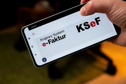 Pracownicy skarbówki do dyspozycji przedsiębiorców. Ruszają bezpłatne szkolenia na temat KSeF [SONDA]