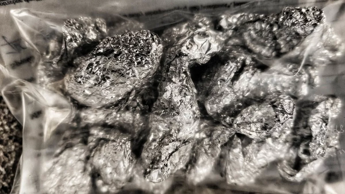 Widok nocnego patrolu wywołał u mężczyzn panikę. Nic dziwnego, iż policjanci zwrócili na nich uwagę