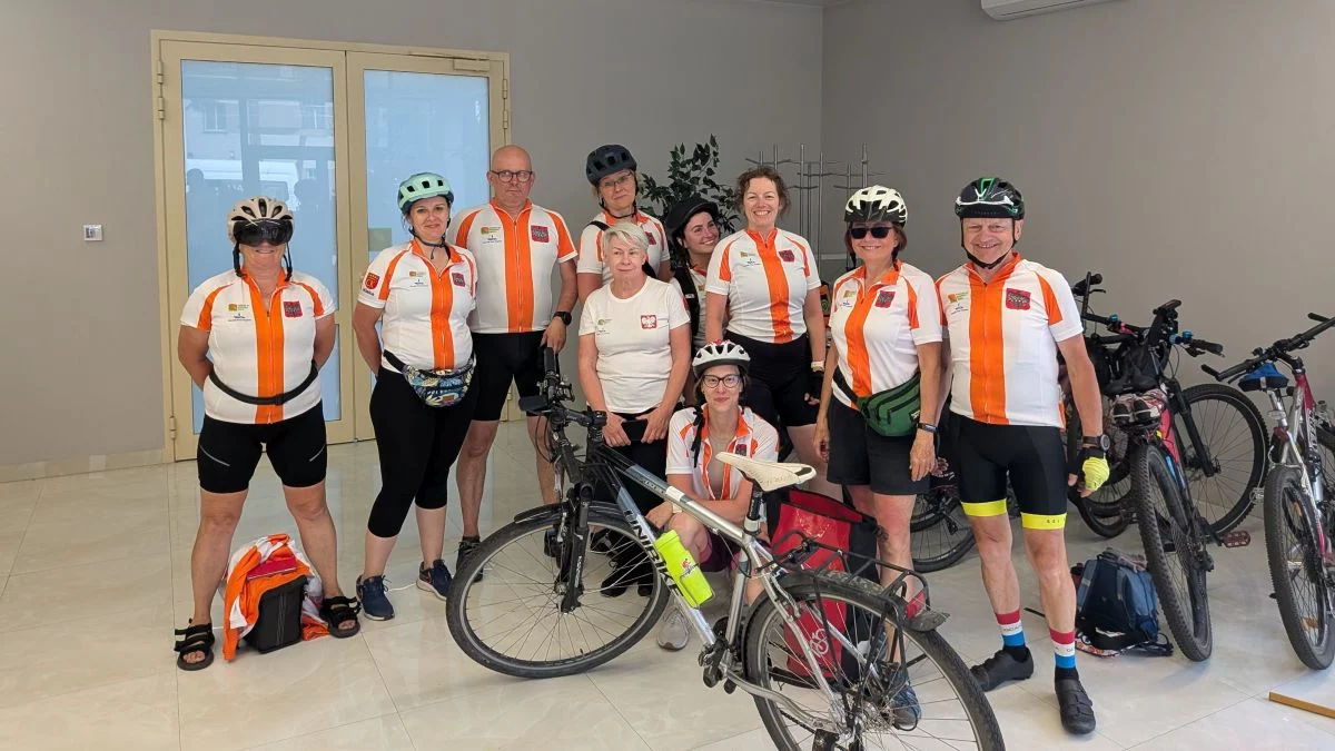 Najpierw pokonali raka, teraz pokonują Polskę. Onko Tour z przystankiem w Jarocinie [ZDJĘCIA, WIDEO]