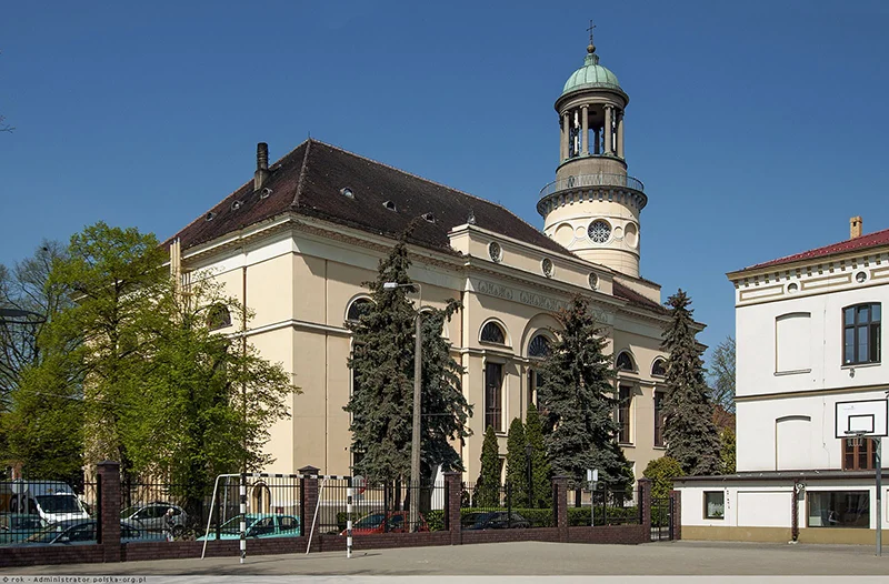 Obrazek do pytania - Co łączy kościół pw. św. A. Boboli i Bramę Brandenburską?