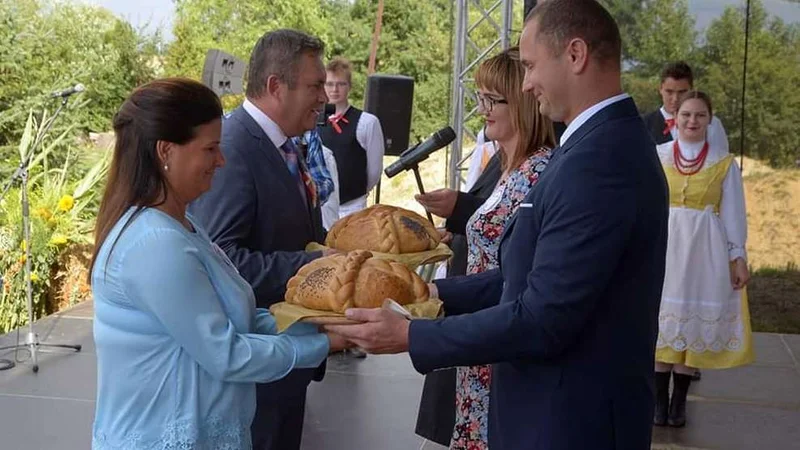 Obrazek do pytania - Kogo miejsce w ławach poselskich zajęła Lidia Czechak?