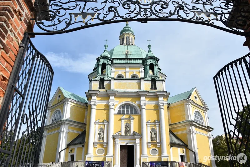 Obrazek do pytania - Według pewnych źródeł istniały plany porwania Napoleona Bonaparte podczas jego pobytu w Poznaniu. Zamierzano w jego miejsce podstawić sobowtóra – filipina ze Świętej Góry. Zdarzenie to opisał m.in. Grzegorz Skorupski, a Waldemar Łysiak rozwinął tę hipotezę w swojej sensacyjnej powieści historycznej Szachista. Kto miał być sobowtórem Napoleona:
