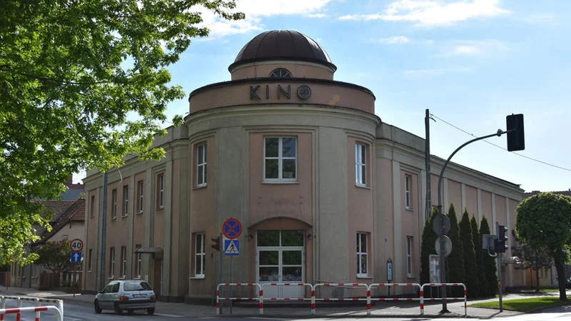 Obrazek do pytania - Jaką nazwę nosiło pierwsze w Gostyniu stałe kino dźwiękowe? Wskaż właściwą odpowiedź.