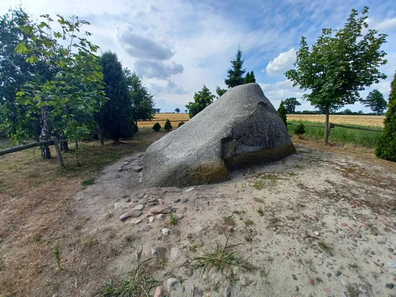 Obrazek do pytania - Gdzie znajduje się ten głaz?