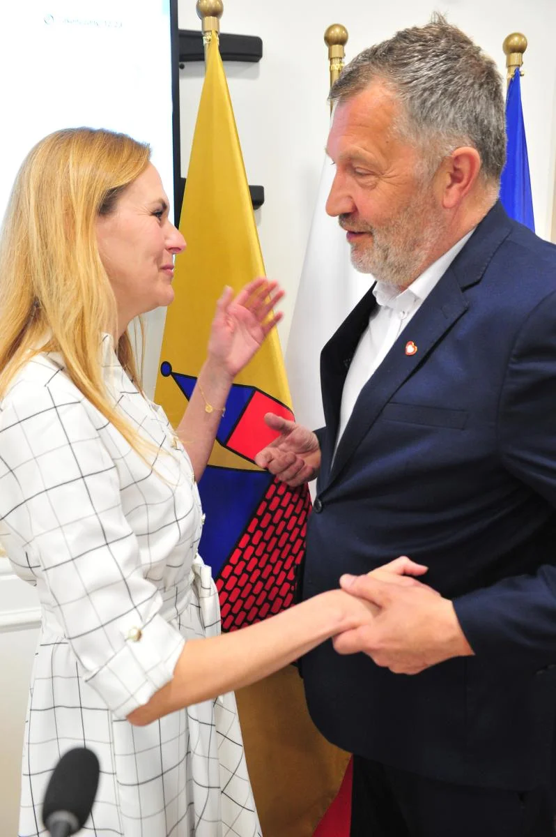 Obrazek do pytania - Ilu zastępców może mieć burmistrz Jarocina?