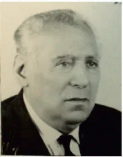 Obrazek do pytania - To pytanie też nie powinno sprawić trudności. Wykładał jeszcze w Rawickim Korpusie Kadetów, artysta malarz, pierwszy powojenny dyrektor liceum. Przez 50 lat uczył rysunków i historii. Uczniowie nazywali go „Dziadek”.