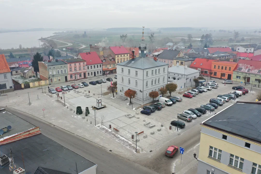 Ograniczone parkowanie na rynku w Jutrosinie. Kiedy i dlaczego?