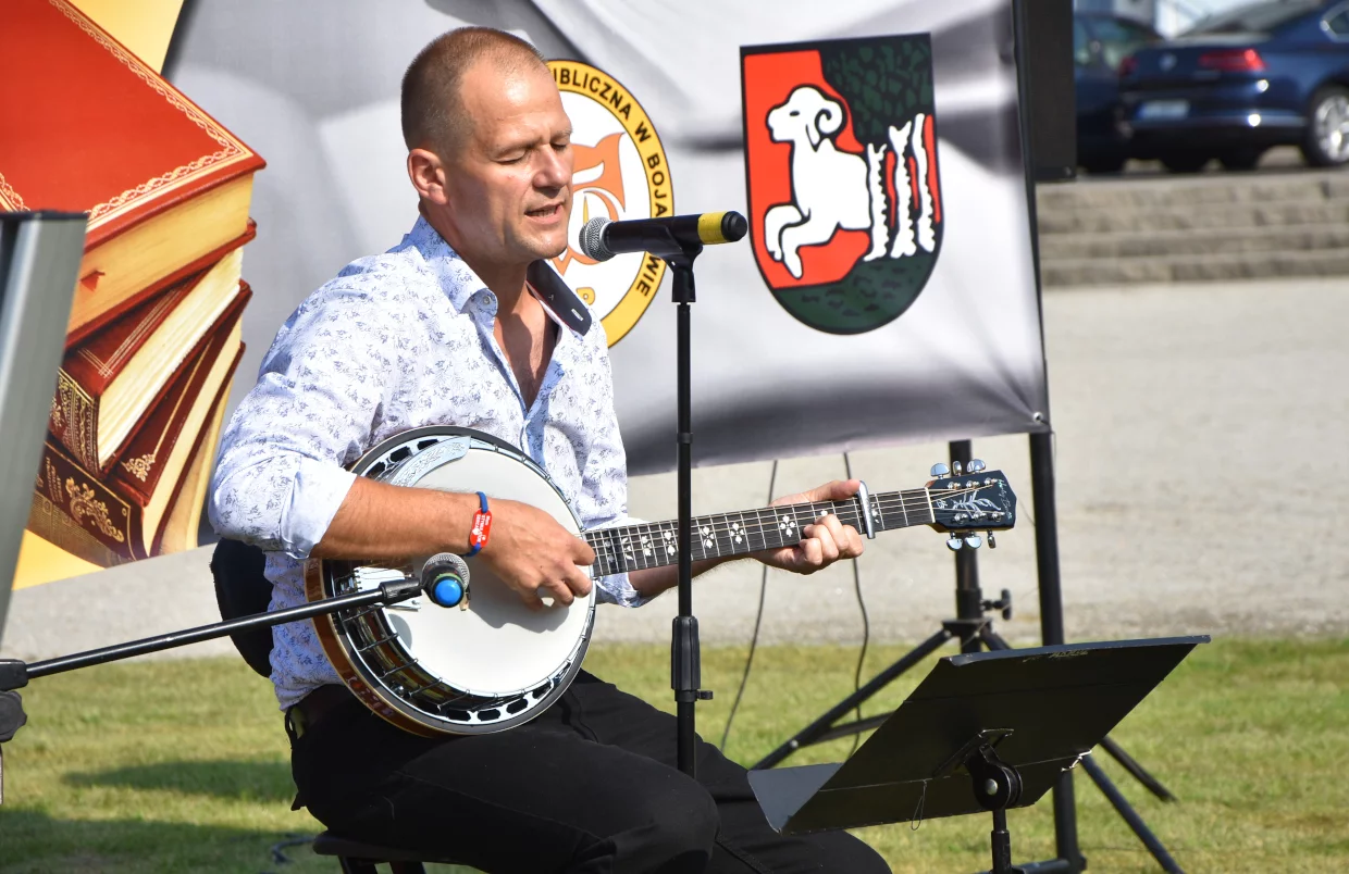 Na co dzień polonista, po godzinach poeta. Udany literacko rok Marcina Barteczki