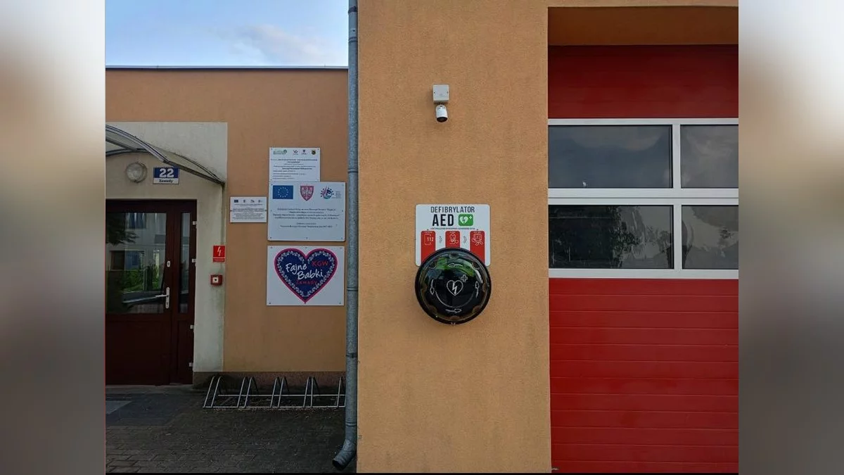 Bezpieczniej w kolejnej miejscowości. W Zawadach jest ogólnodostępne AED