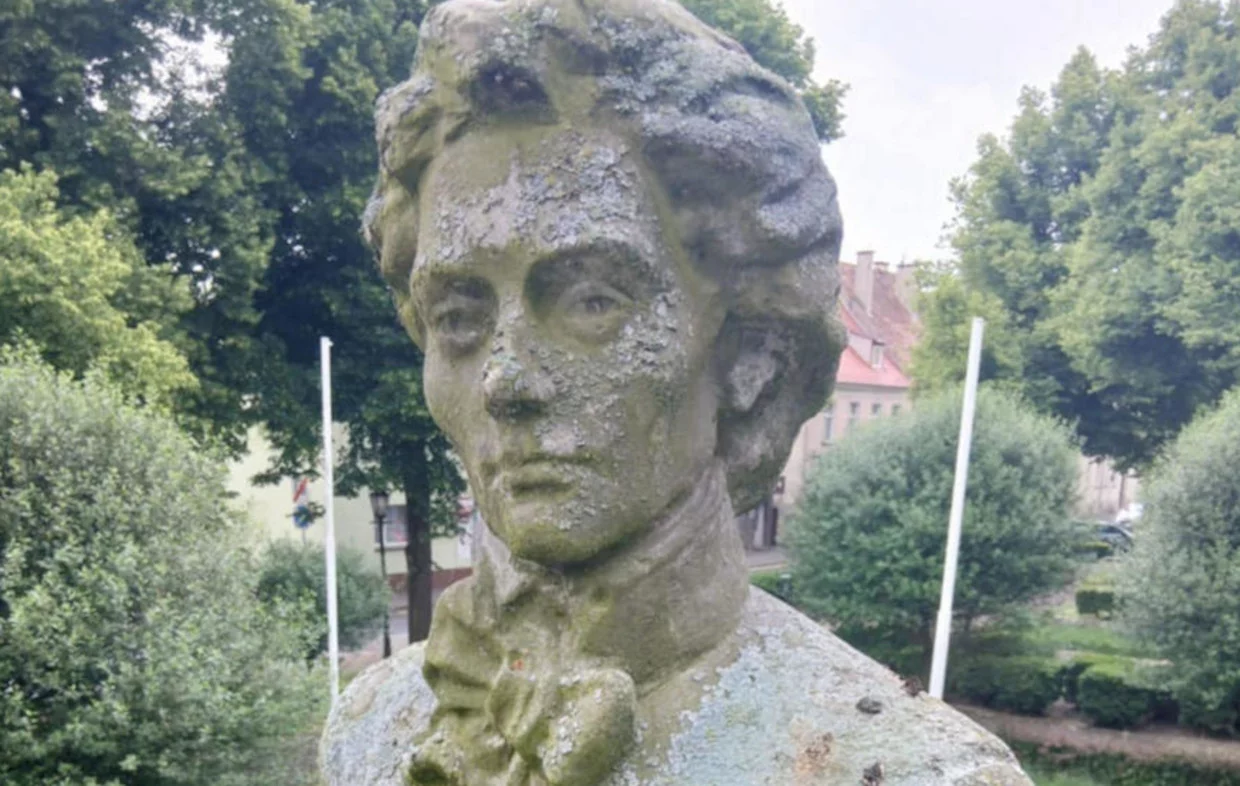 Renowacja pomnika Kościuszki w Rawiczu. Efekty już widoczne (ZDJĘCIA)