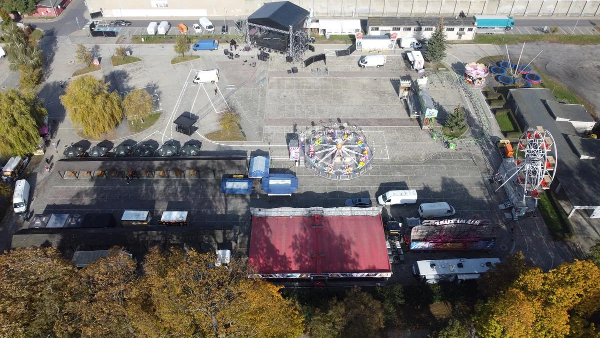 W weekend nie zaparkujesz na targowisku w Rawiczu. Czasowa zmiana organizacji ruchu