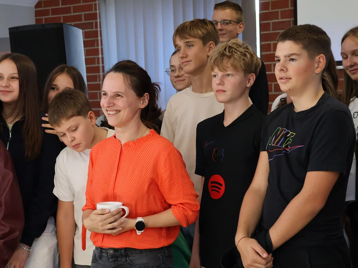 Justyna Suchecka spotkała się z młodzieżą w pleszewskiej bibliotece