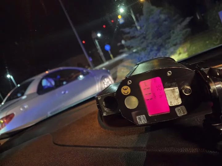 Jechał 111 km/h w samym środku miasta! 19-latek wpadł w ręce policji