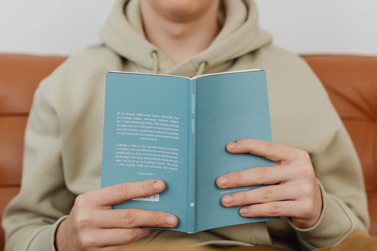 Historie, które wciągają bez reszty – co czytają dziś dzieci i nastolatki?