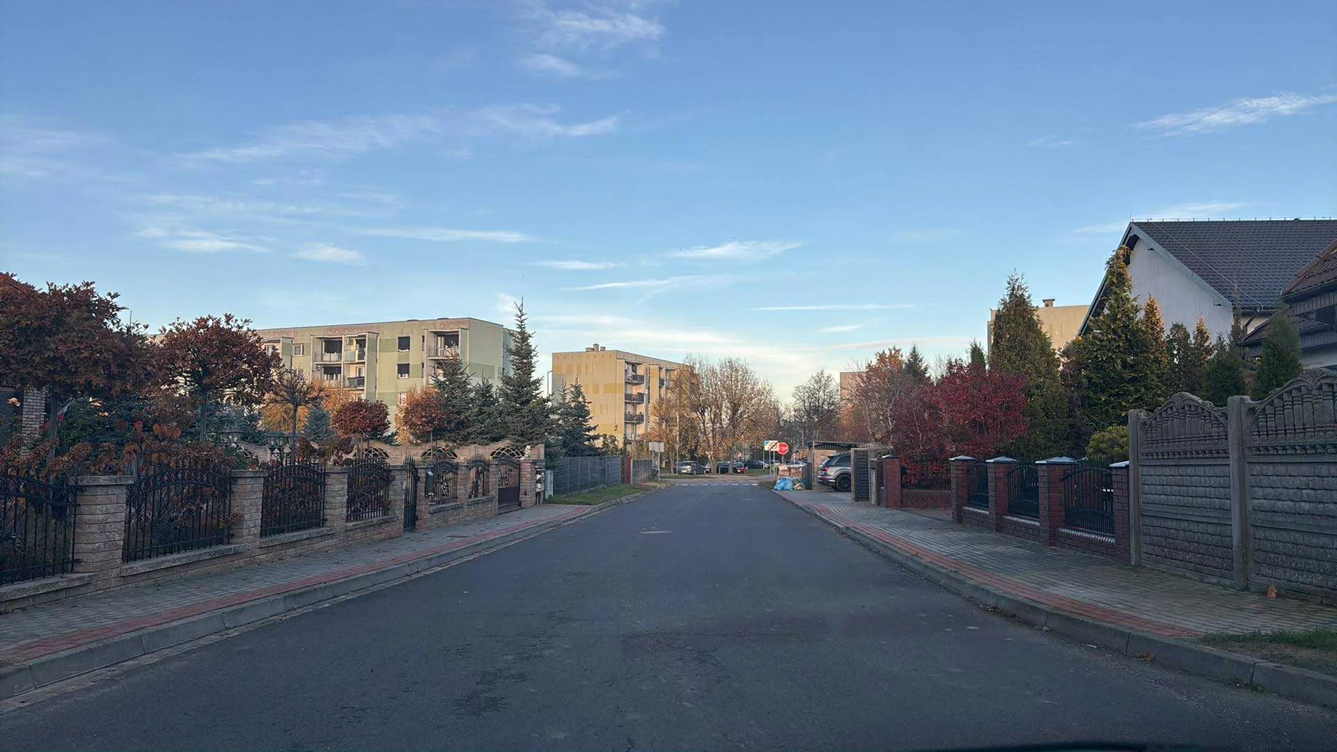 Co dalej z budową oświetlenia na pleszewskim osiedlu? „Czy zadanie jest zagrożone?” - pyta radny