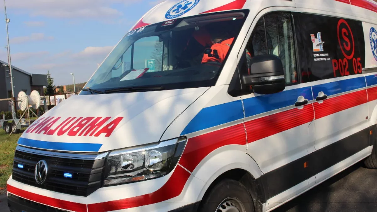 Wypadek na dachu. Mężczyzna przetransportowany do szpitala