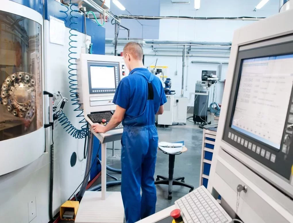 Jakie firmy szukają pracowników? Kto zatrudnia i ile płaci? Przeglądamy oferty