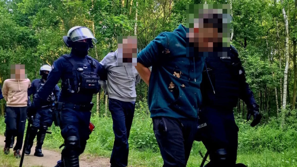 Policja udaremniła ustawkę pseudokibiców pod Kaliszem. Znaleziono kominiarki i sprzęt do walki