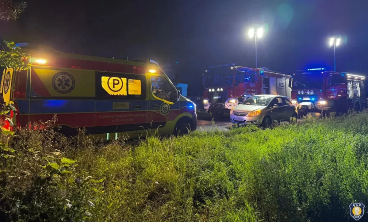 Próbował zapalić papierosa, stracił panowanie nad autem, koziołkował [ZDJĘCIA]