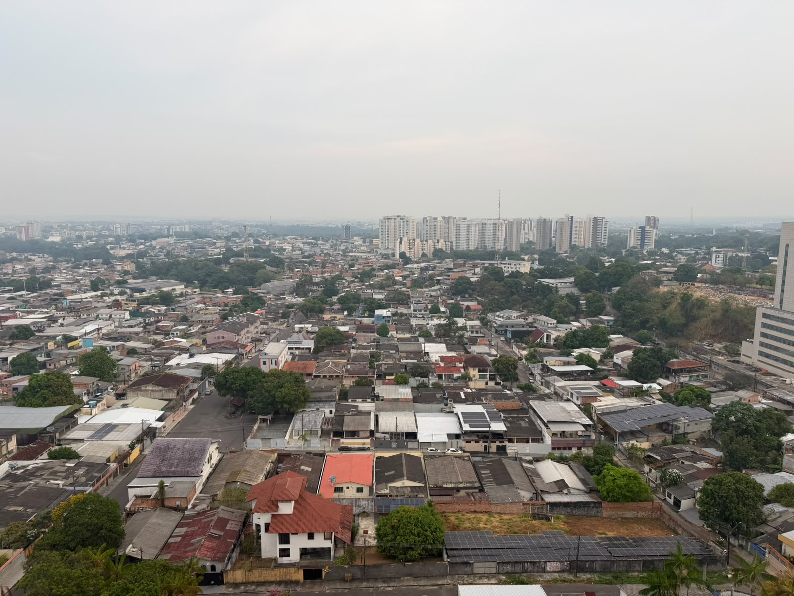 Horizonte de Manaus tem sido cercado por fumaça nos últimos dias