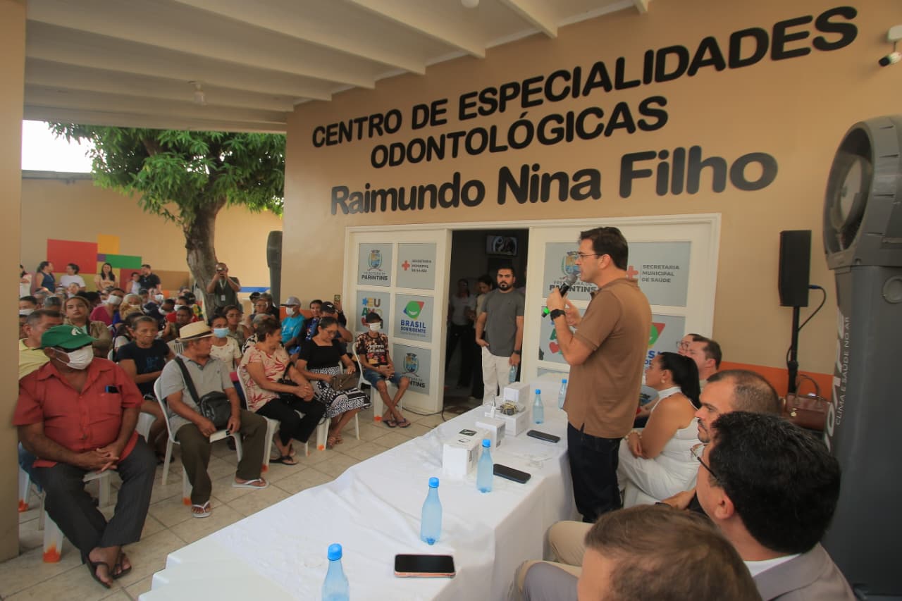 Parintins entrega 100 próteses dentárias a pacientes do CEO