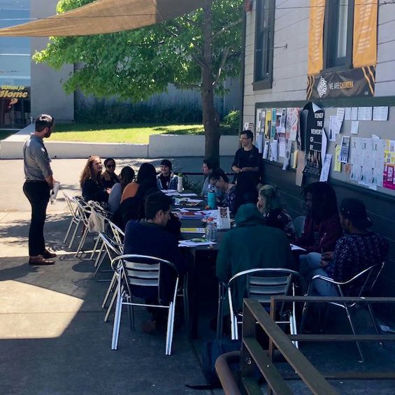 LRC coaches al fresco (source: George Sedano; CC: BY)