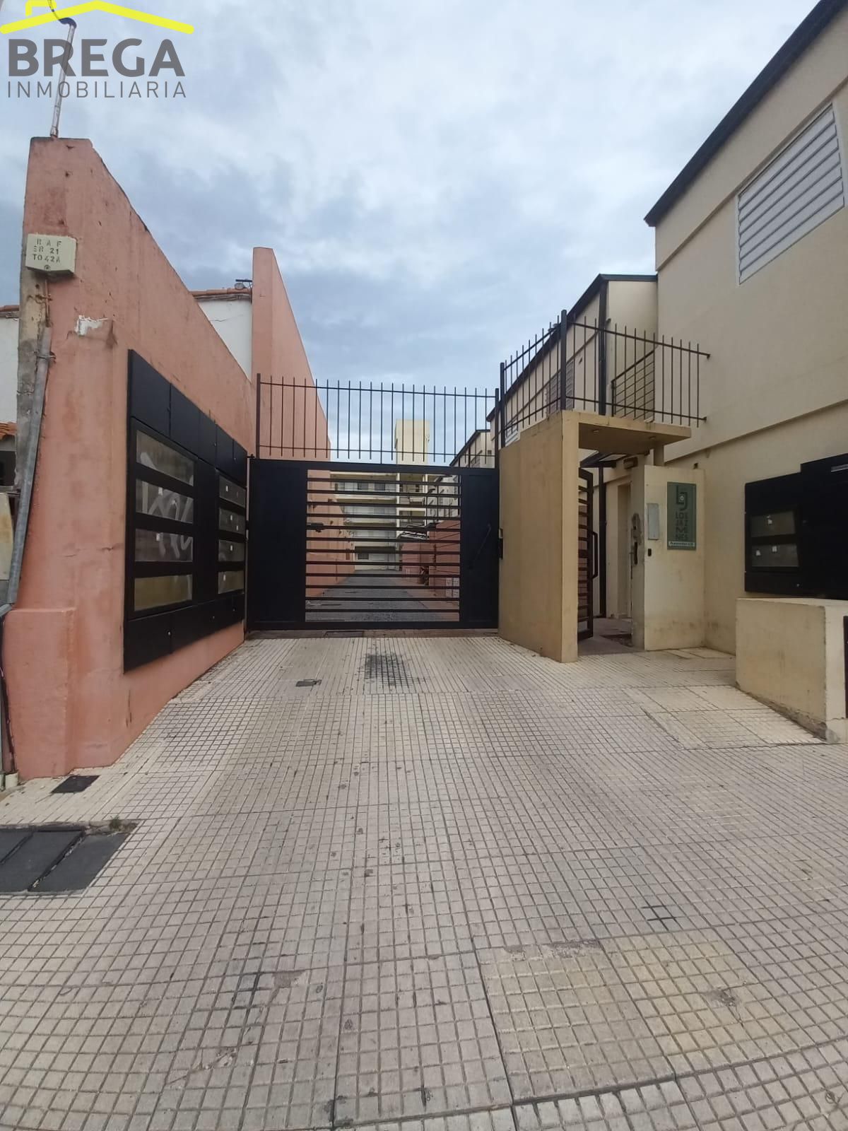 https://storage.googleapis.com/portales-prod-images/1831/property-images/2025/8/379a39a8-99c7-405c-a000-4d5f66eafb5d_wm.jpeg