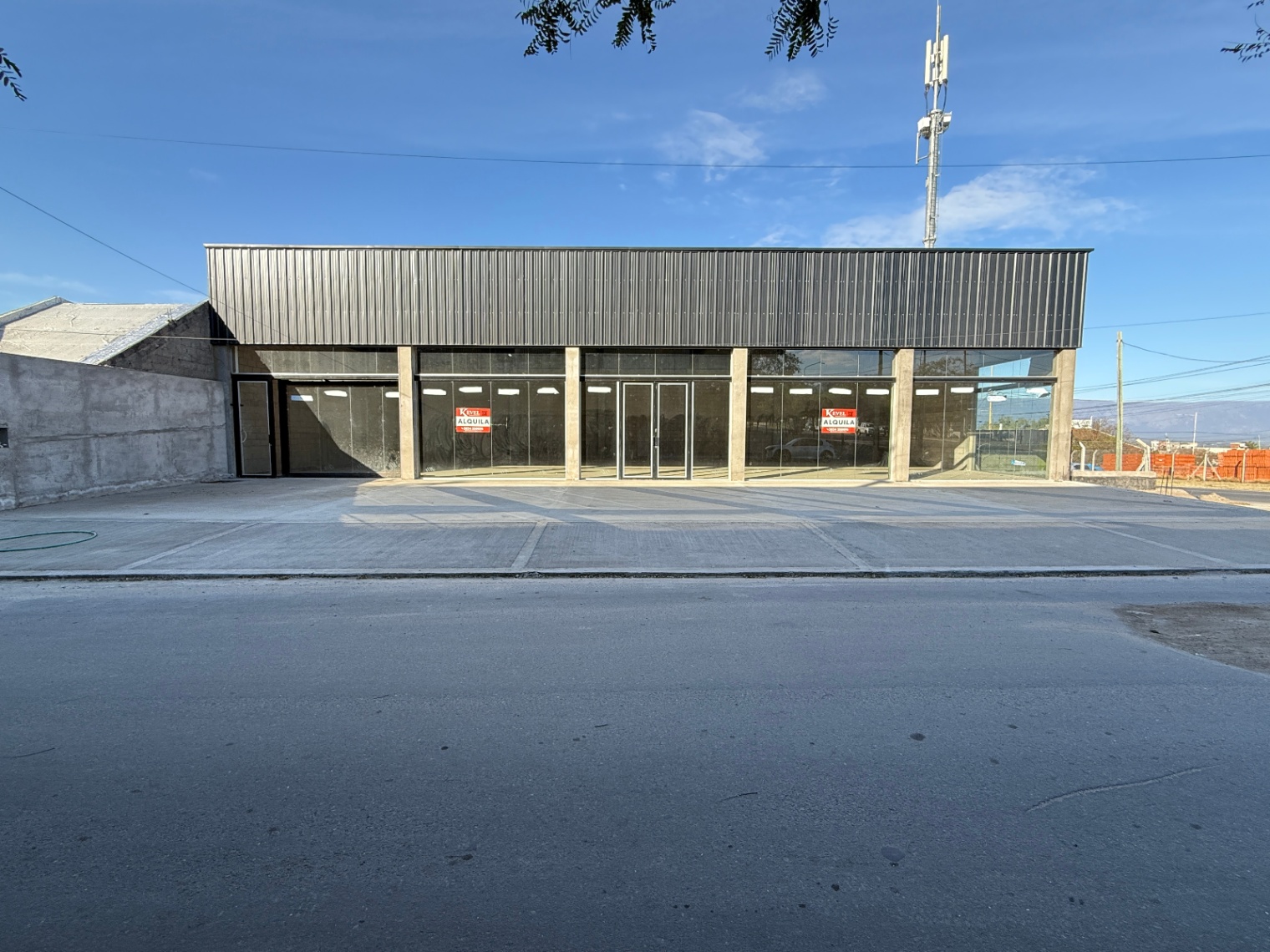 https://storage.googleapis.com/portales-prod-images/329/property-images/2025/8/ca10be3b-a337-4f6c-84ec-88485bf77b82.jpeg