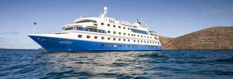 Differences between expedition vessels and small yachts in Galapagos
