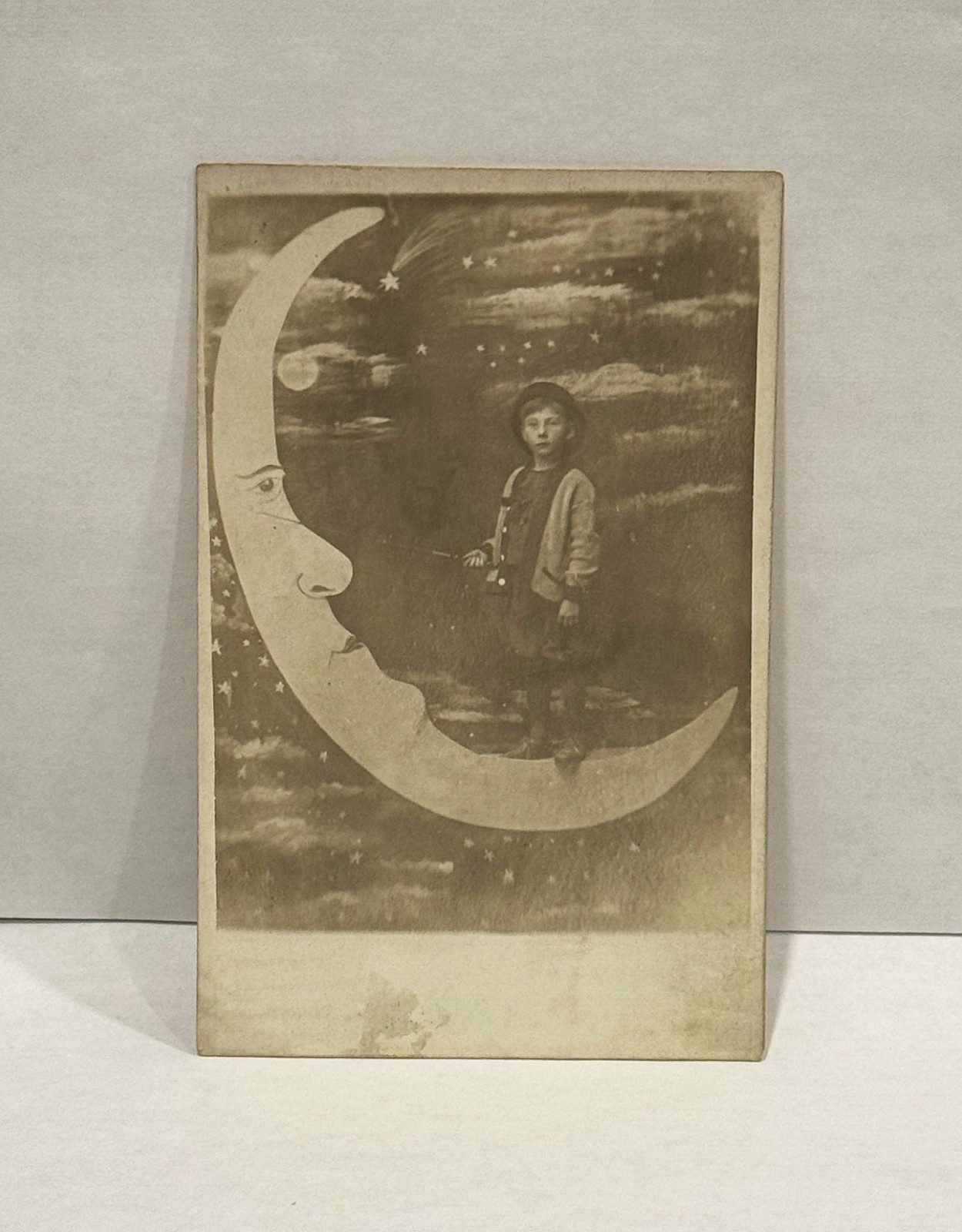 **Input:** RPPC Real Photo Paper Moon Postcard Boy w Fishing Rod Shooting Star Huge Moon

**Output:** Boy w Fishing Rod, Paper Moon, Shooting Star Real Photo Postcard
