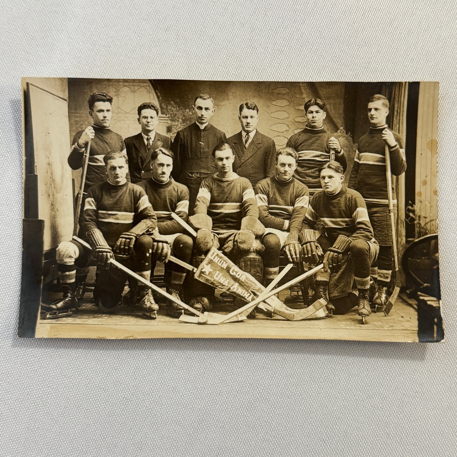 **Original title:** 1928 Antique Hockey RPPC Real Photo Postcard Post Card Team Vintage Sports

**Rewritten title:** Hockey Team Sports 1928 Real Photo Postcard