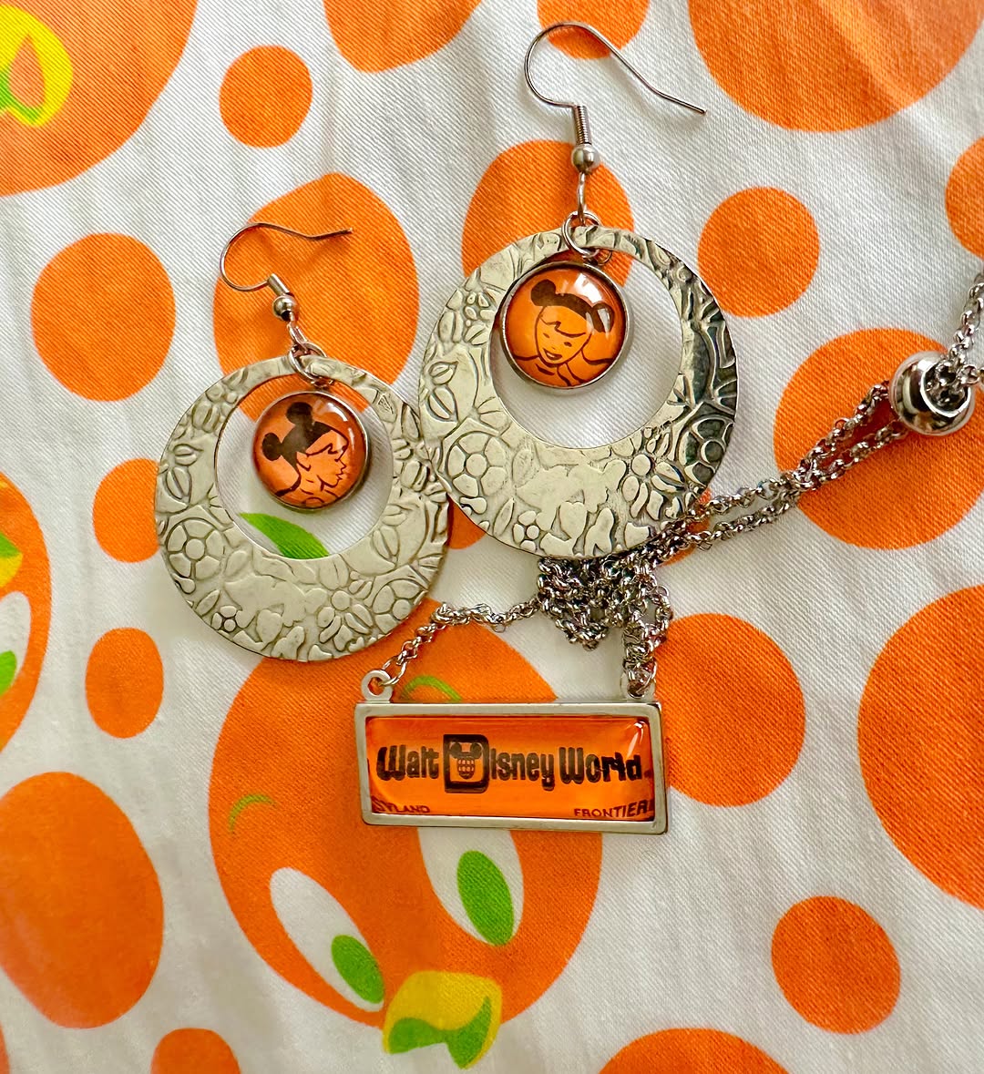 We’re turning old scraps into new treasures to match our outfit! ✨

We used a 1972 Magic Kingdom par