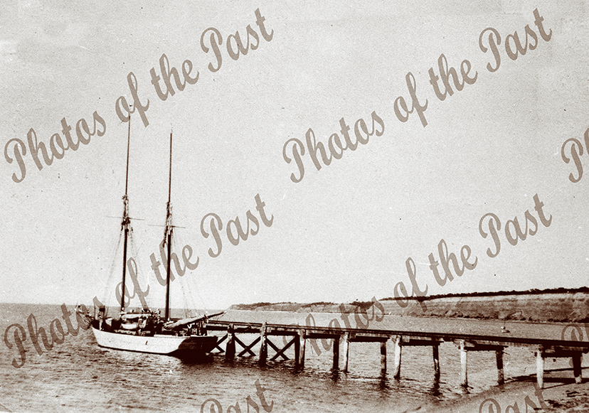 Ketch at unknown jetty – Photos of the Past