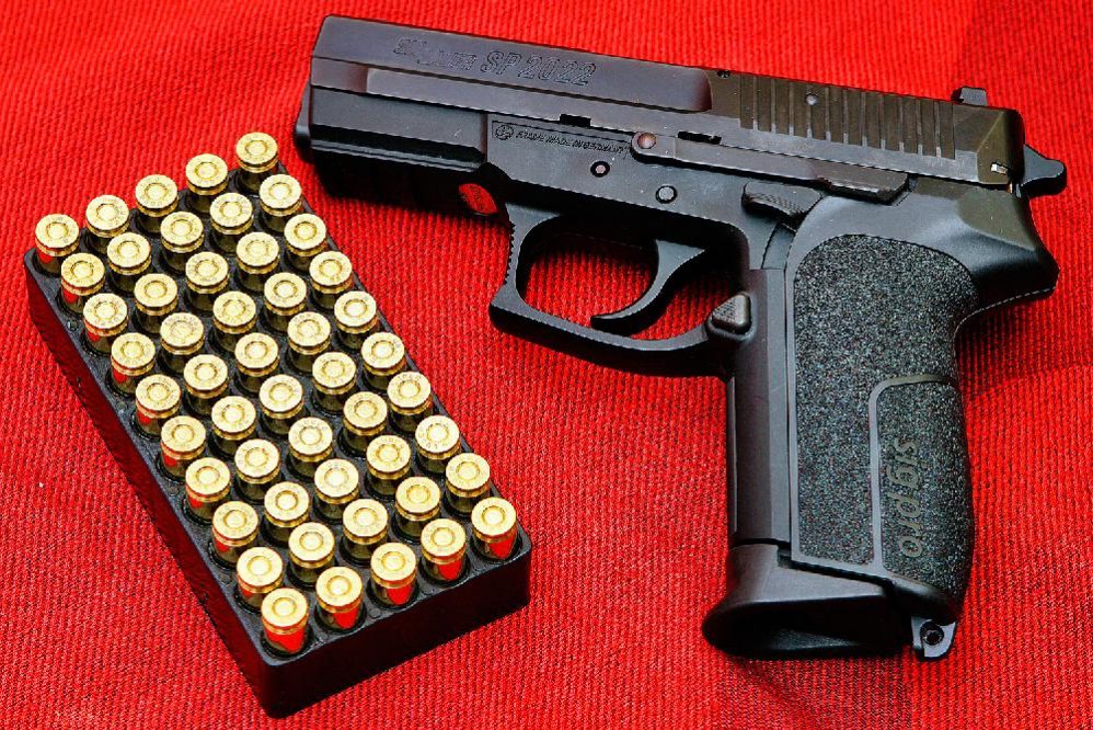 Pistol red 998x666