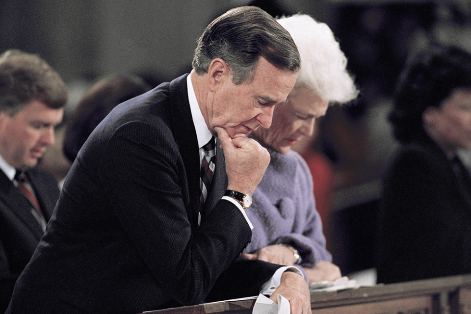 George h. w. and barbara bush praying