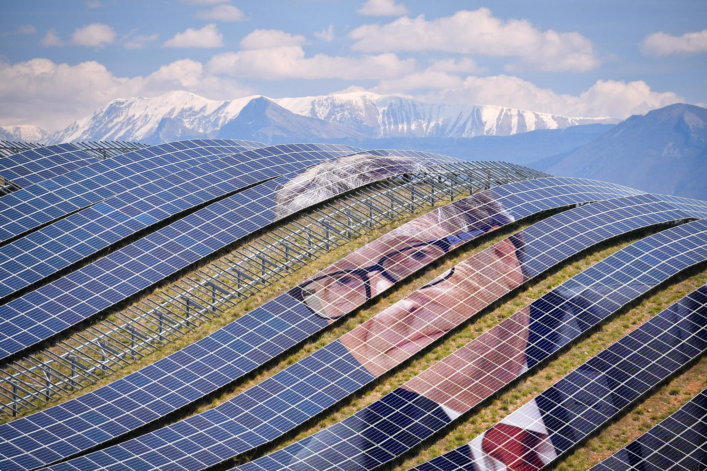Bill gatess image on solar panels