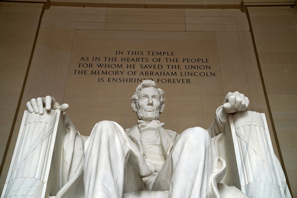 Lincoln memorial abraham seated