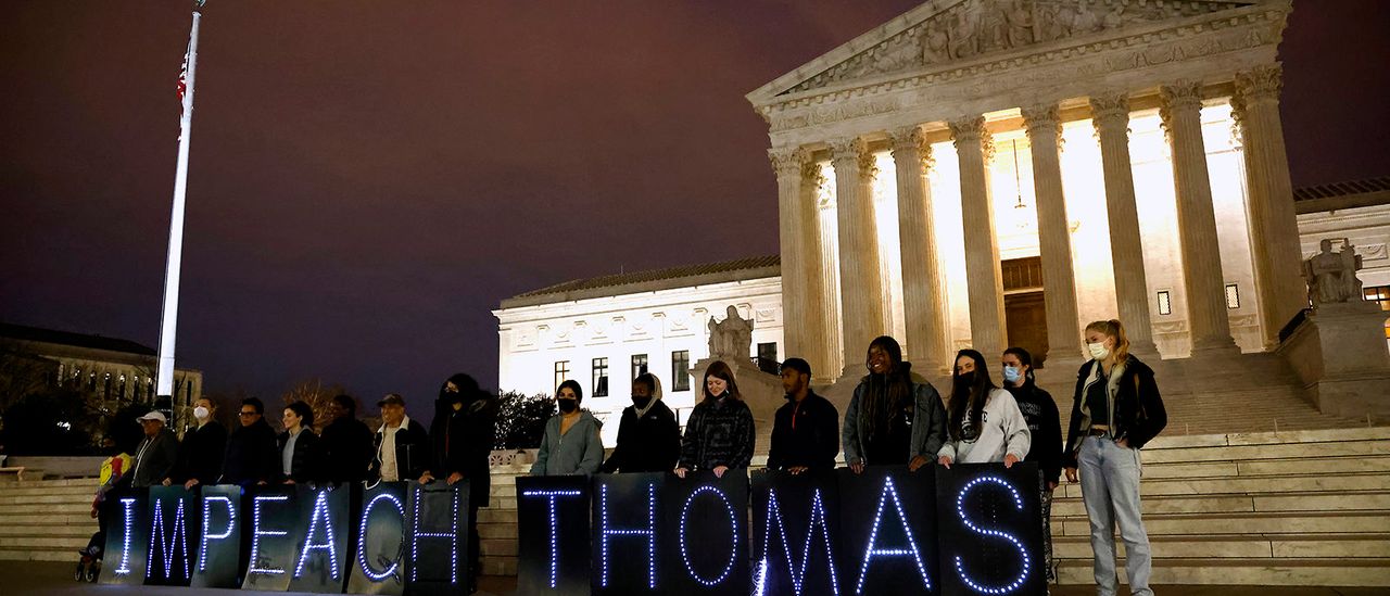 Protesters on scotus steps 22impeach thomas22