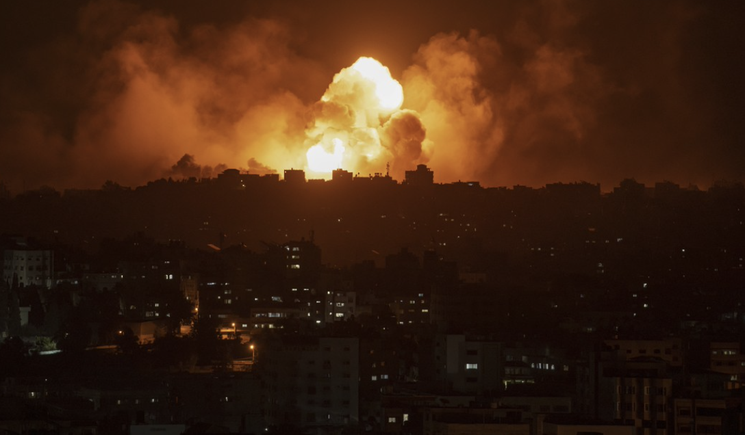 Hamas attacks israel night fire