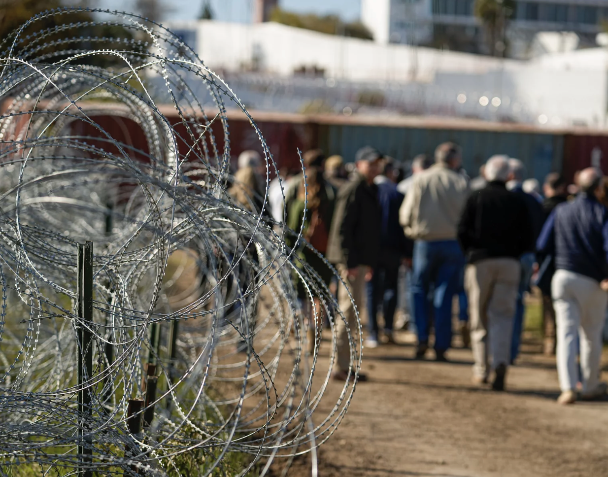 Concertina wire at texas border