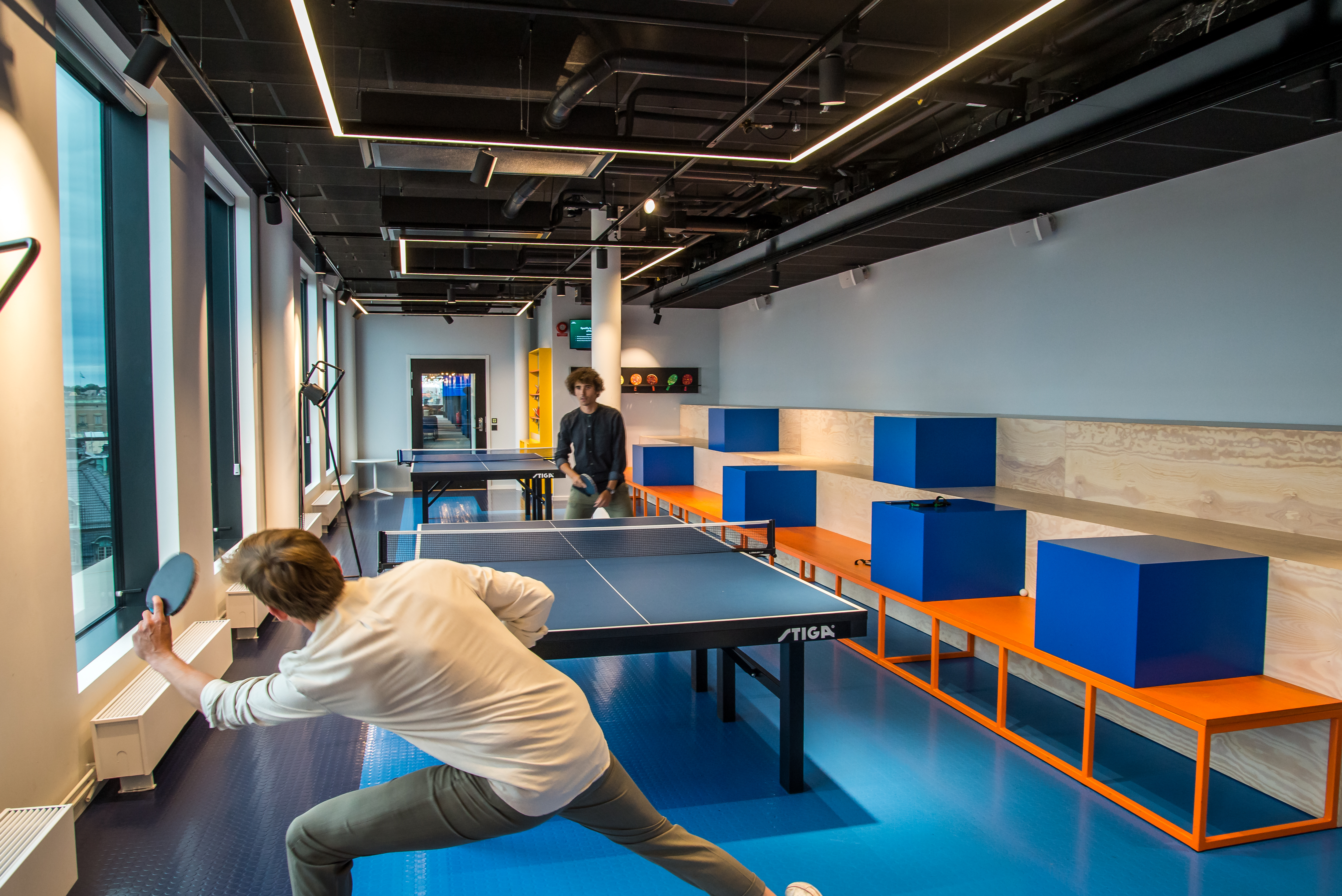 https://storage.googleapis.com/pr-newsroom-wp/1/2018/11/Spotify-Ping-Pong-Table.jpg