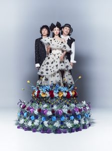 Jaurim band standing in front of a gray backdrop with flowers