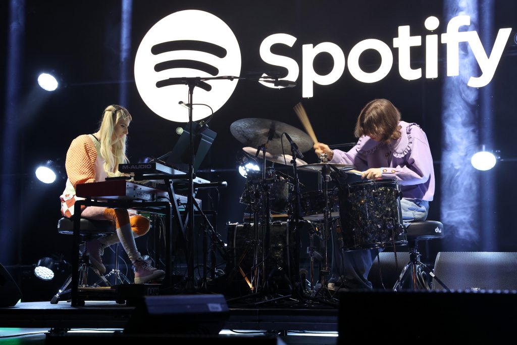 WEST HOLLYWOOD, CALIFORNIA - FEBRUARY 02: (L-R) DOMi & JD BECK perform onstage during Spotify's 2023 Best New Artist Party at Pacific Design Center on February 02, 2023 in West Hollywood, California. (Photo by Monica Schipper/Getty Images for Spotify)